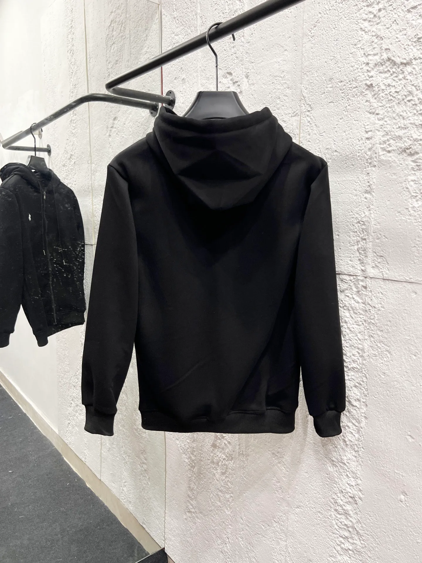P230 Model number: T64 pure cotton zipper sweatshirt, milk white, black, navy blue, gray, four colors Size: M-90-110 catties L-110-130 catties XL-130-150 catties 2XL-150-170 catties Color: black